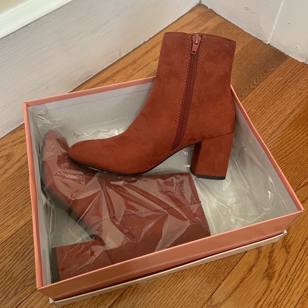 Round Toe Chunky Heel Ankle Booties